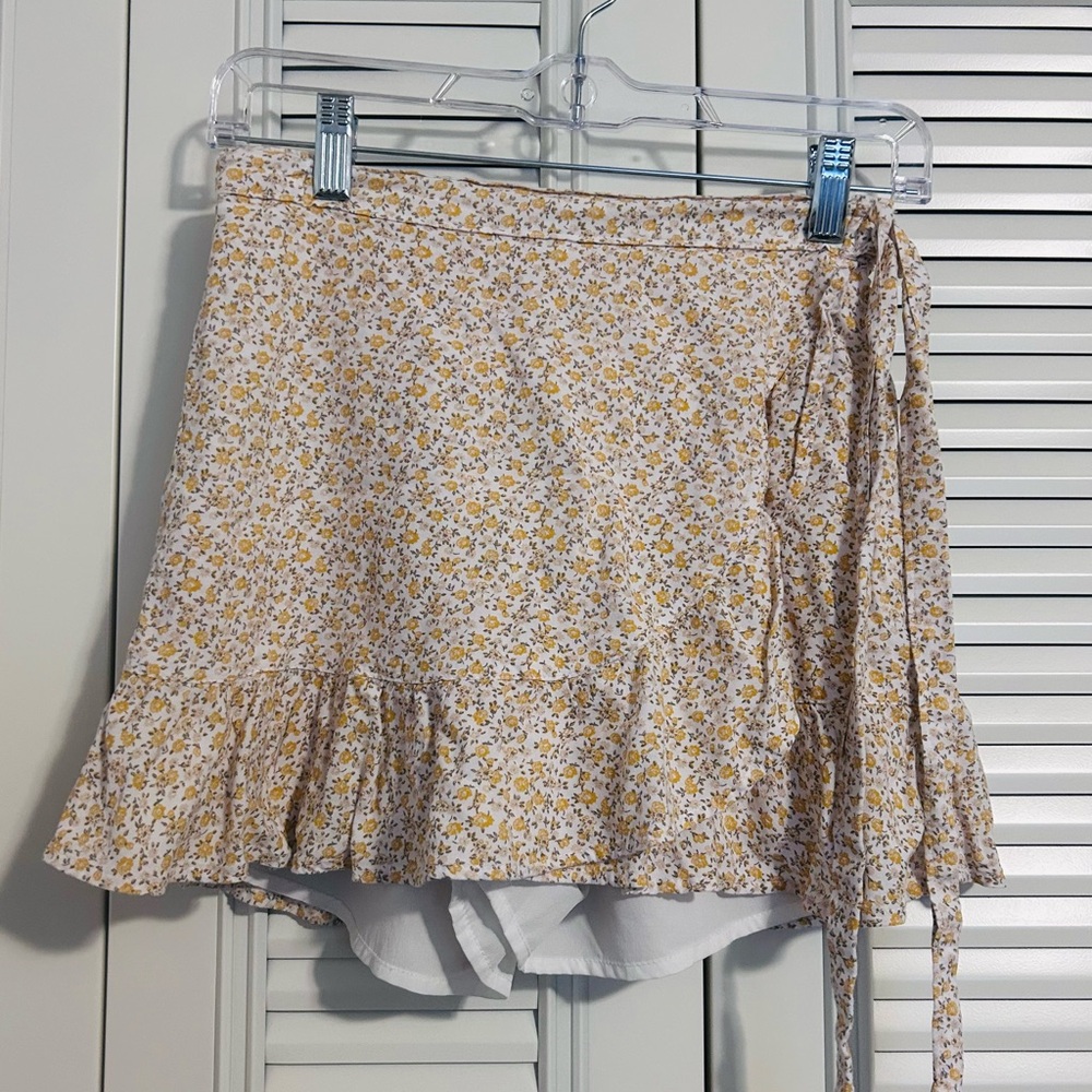Hollister Yellow Floral Mini Skirt-13 Inch Long W/ Shorts Underneath Size XS